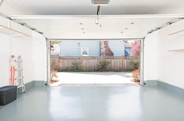 車庫或可以改造的額外空間 對買家也很有吸引力。