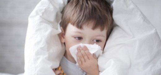 如何判断发烧咳嗽是感冒还是过敏所致？美国家庭常备的感冒药有哪些？