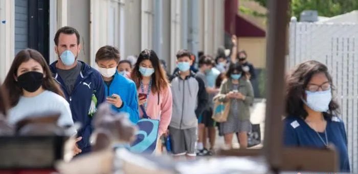 CNN华裔记者采访让摘口罩，亚裔医护人员一遍抗击病毒，一边遭受种族歧视！