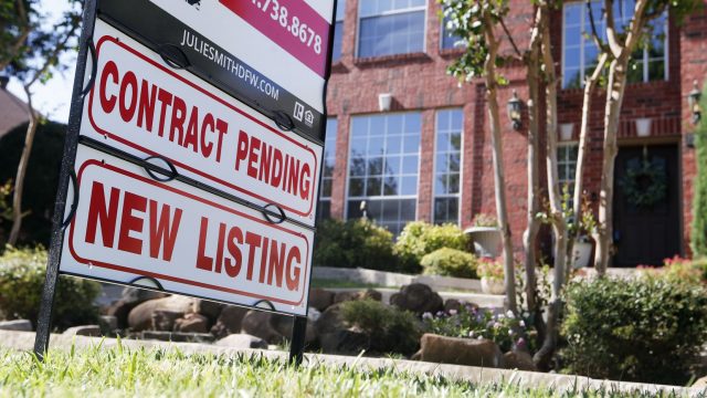 由于接近创纪录的低抵押贷款利率，达拉斯地区的房屋销售激增。
