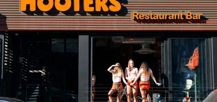 美國著名餐廳強迫女員工更換性感制服，網怒：這已經不是性感，是se情！