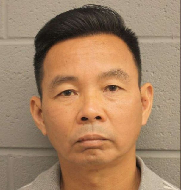 根據哈里斯縣區書記的法庭文件，50 歲的休斯頓警察局警長 Tung Tran 面臨兩項性侵犯 14 歲以下兒童的指控和兩項猥褻兒童的指控。