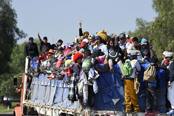 移民大篷車湧入 德州AG譴責拜登政府製造危機