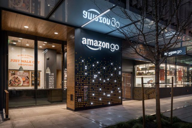 Amazon Go 是一家没有排队也没有收银员的便利店。 这家是亚马逊总部所在地西雅图的原始商店。