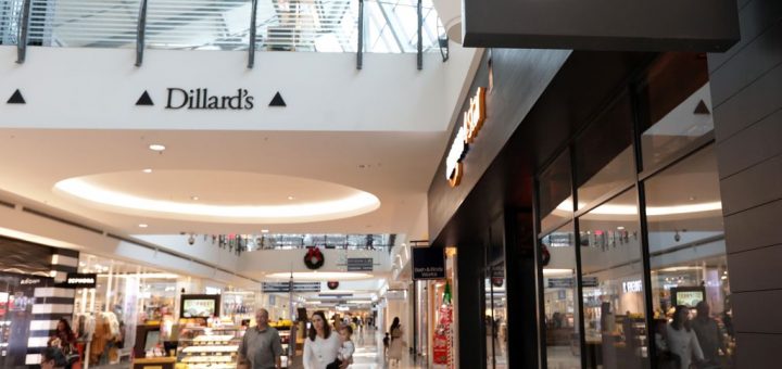 位于弗里斯科 Stonebriar 中心的亚马逊四星级商店于 2019 年 11 月开业。