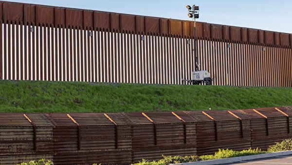 德州从联邦政府获价值数百万美元边境墙材料
