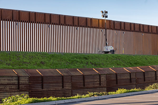 德州從聯邦政府獲價值數百萬美元邊境牆材料
