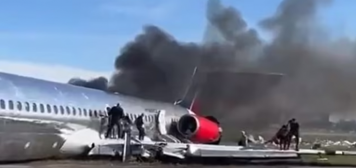 飛機迫降墜毀 撞樓爆炸起火 燒成殘骸! 137名乘客經歷生死大逃亡！
