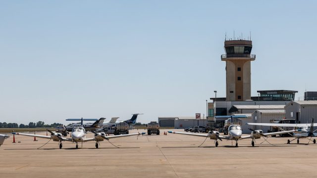 麦金尼国家机场可能成为服务达拉斯堡的第三个商业机场...