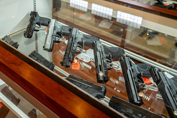 德州政府放弃上诉后 18岁德州人可以携带枪支