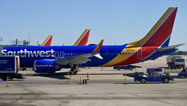 德州奥斯汀机场跑道上两架飞机险些相撞